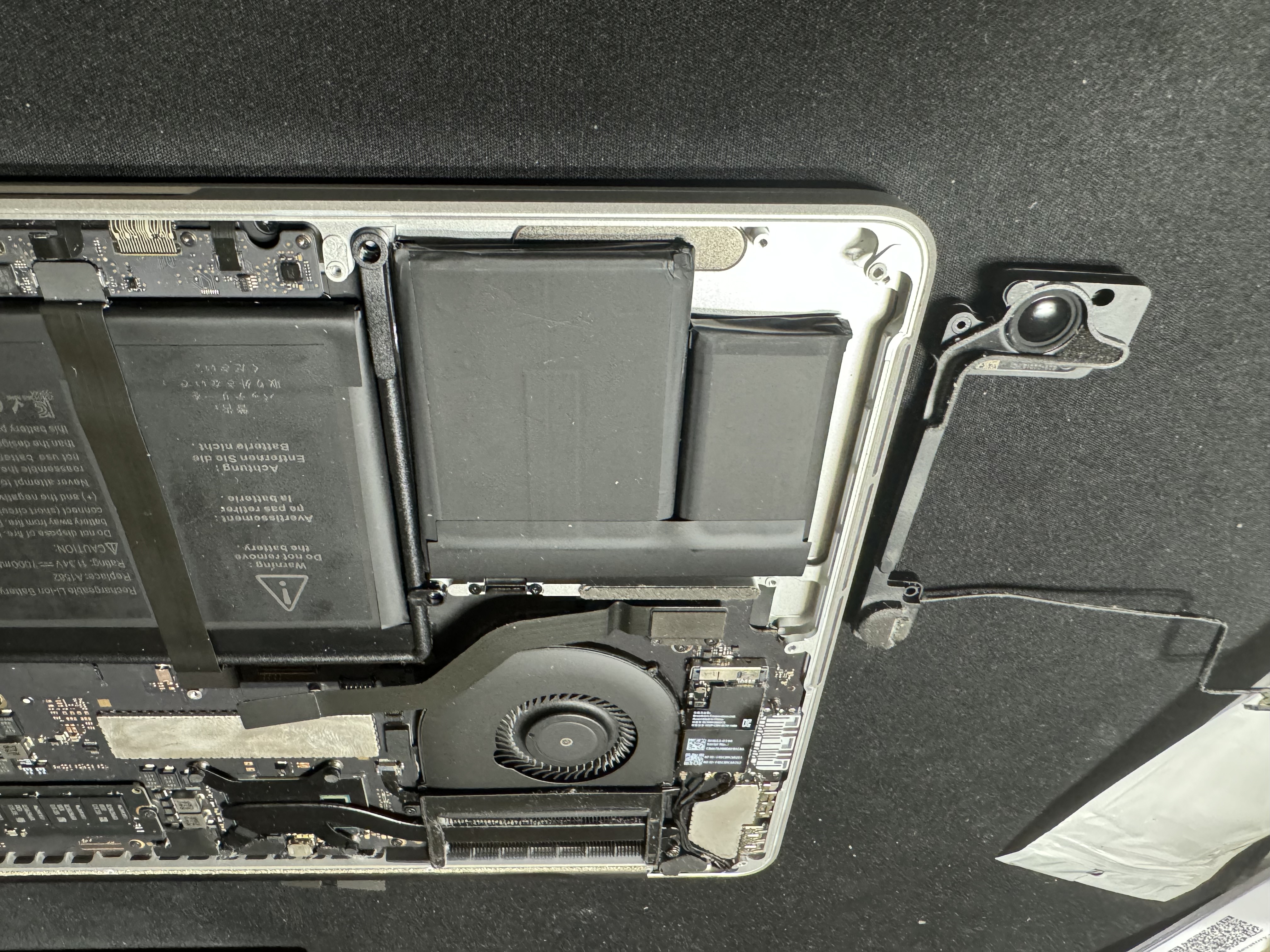 left_speaker_part