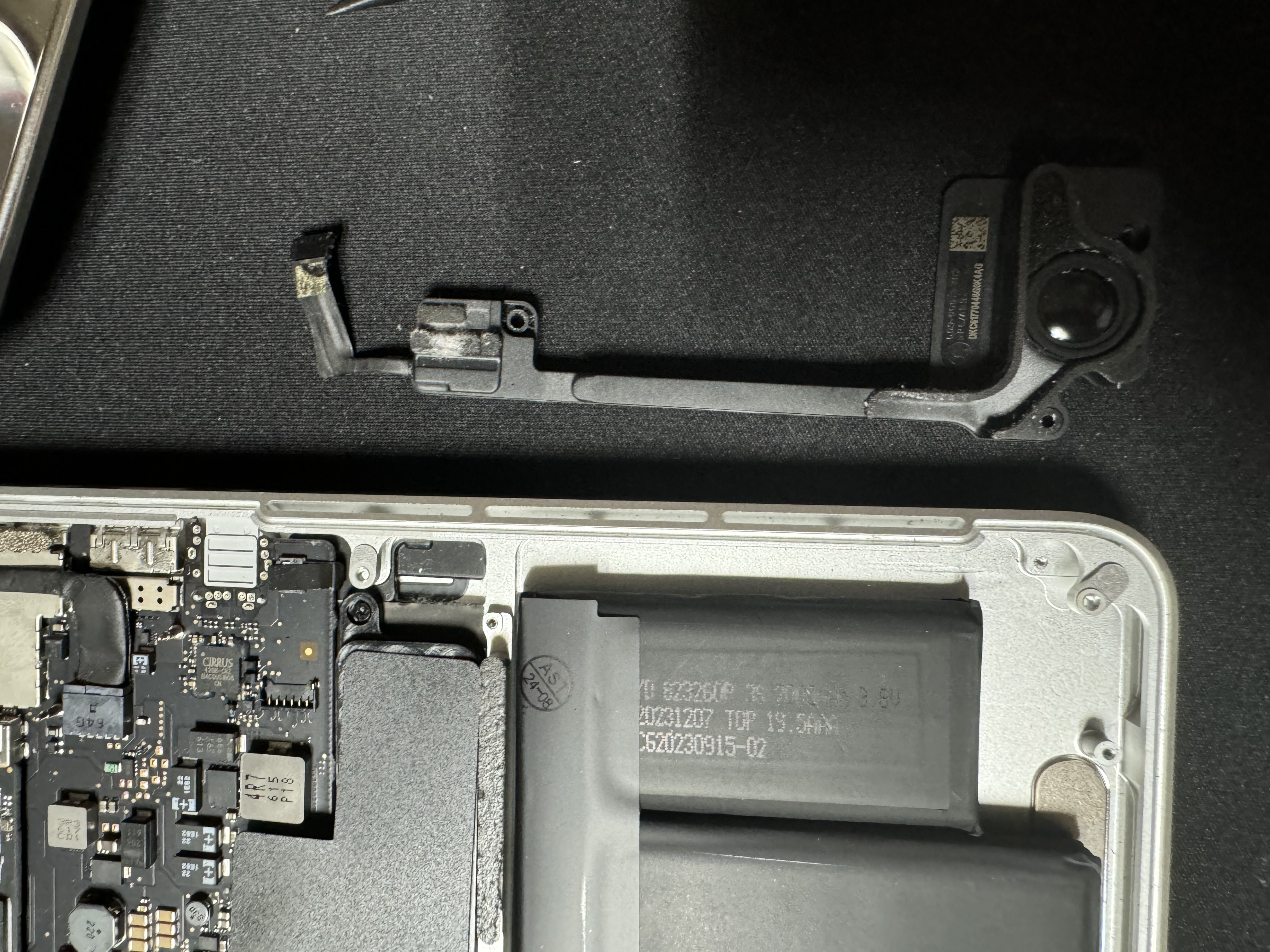 right_speaker_part